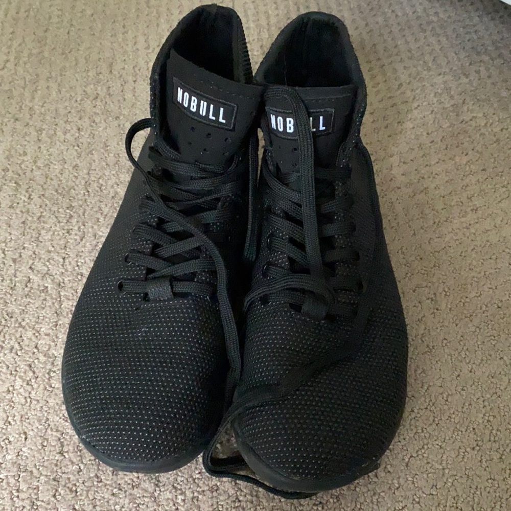 HIGH-TOP BLACK TRAINER (WOMEN'S) no bull
